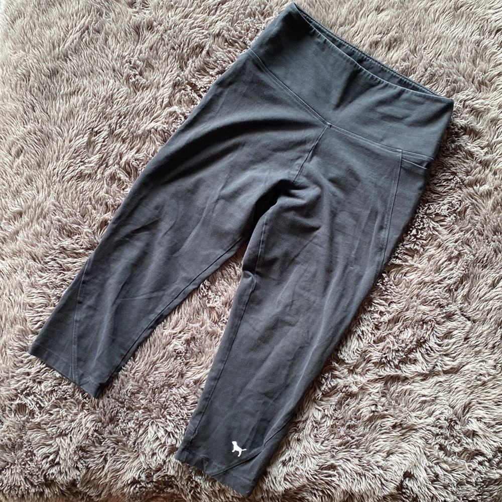 VS Pink Capri leggings with side pocket